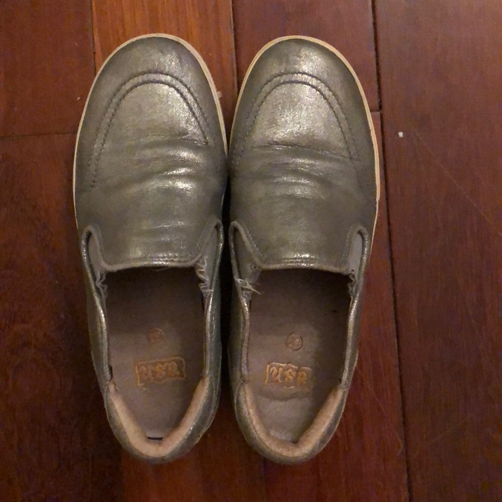 Ash Silver Sneaker